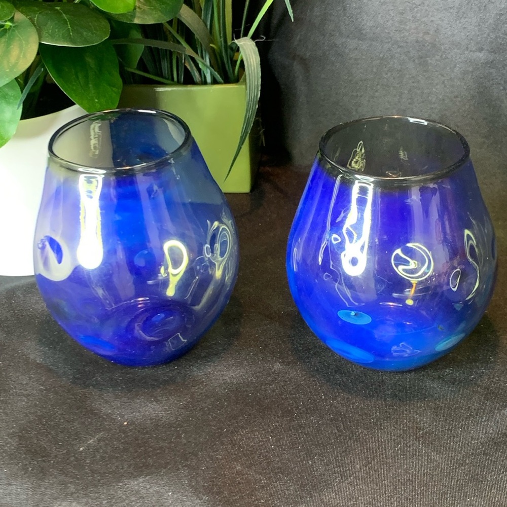Hand blown artist signed neon blue coin dot stemless wineglasses